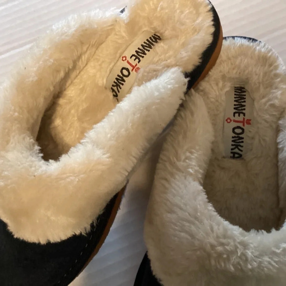 Minnetonka suede slippers navy size 8 faux fur lined - Picture 5 of 7